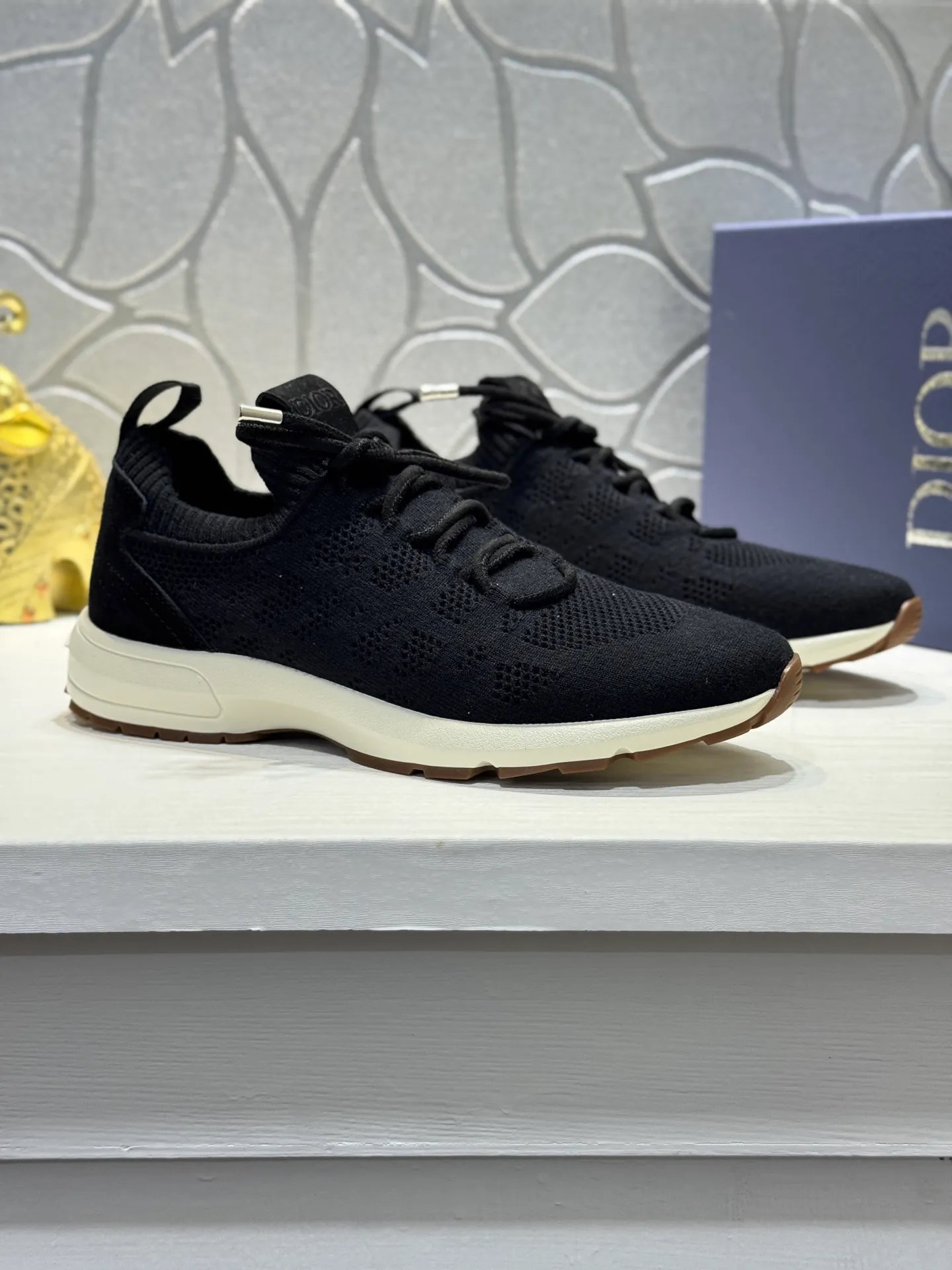 Men's shoes💰400【New style】🎠🎠Dior🔍Top purchasing agent🇮🇹 Di The new super-popular sneakers from the popular sneakers are synchronized with the new counters. The uppers are made of flying woven fabrics, and the logo logo on the tongue is perfectly reproduced with complex craftsmanship that is a must-have for fashionistas. The soles: the original soles are specially provided by the original factory, and the exclusive molded soles are super comfortable. The original factory orders, 🔍🔍multiple colors are available, you can go in and out of the counter at will, welcome to compare, a must-have for fashionable men. Code number: 38-44 (45 customized